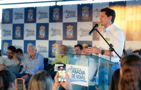 Daniel Vilela assina ordem de serviço para pavimentação da GO-469, entre Abadia de Goiás e Aragoiânia